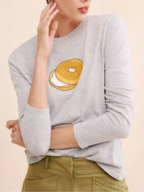Kule Bagel Graphic Long Sleeve Tee in Gray Size S